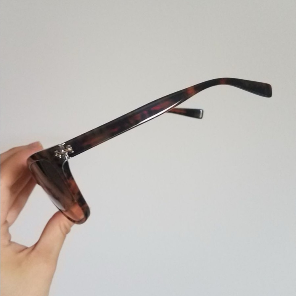 Tory Burch square Tortoise Sunglasses with Case - Picture 3 of 8